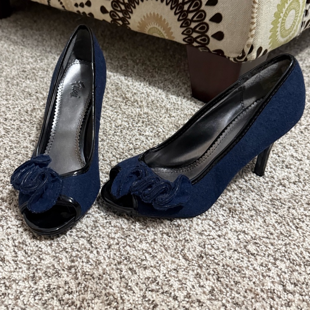 FIONI Clothing Navy Peep-Toe Heels with Floral Detail